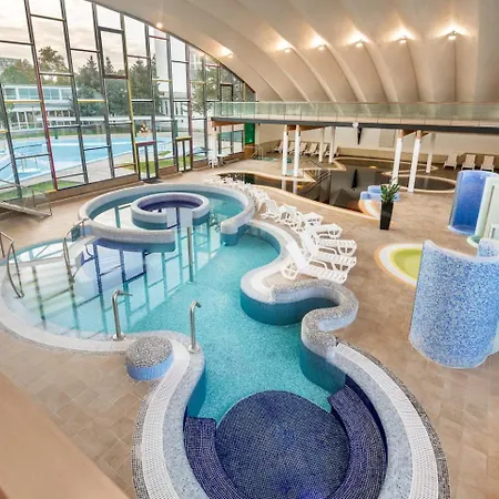 Hunguest Apollo 호텔