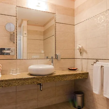 Hunguest Apollo Hotel 4*